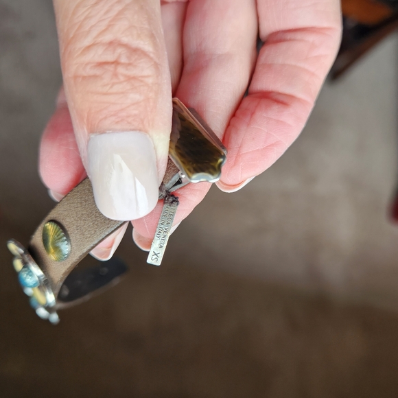 BOTTEGA VENETA STERLING SILVER FLOWER & FINE LEATHER BRACLET - Picture 4 of 7